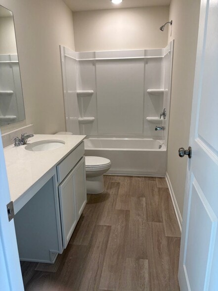 Building Photo - 2013 Lyndon Green Cir