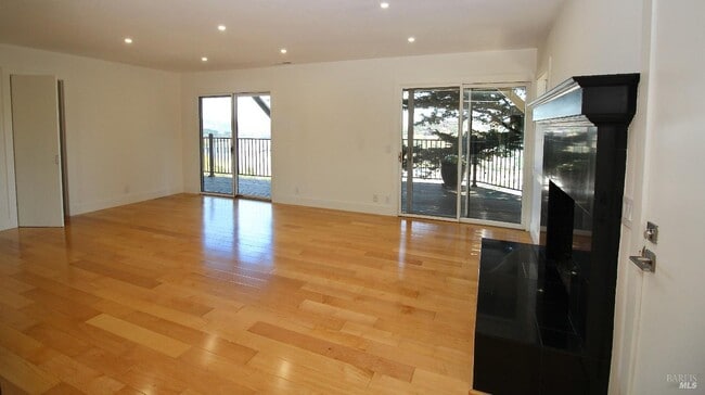 Building Photo - 201 Cleveland Ct