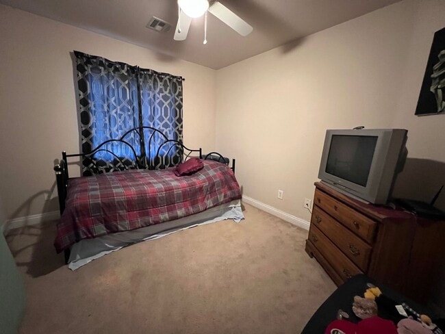 Building Photo - SUNRISE MOUNTAIN 3 BEDROOM TOWNHOME