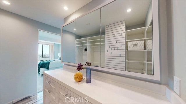 Building Photo - 818 N Doheny Dr