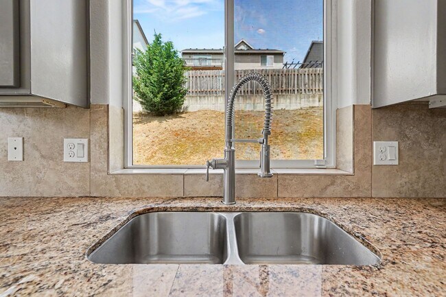 Building Photo - 3 bed, 2 bath home in West Salem's Brush College neighborhood
