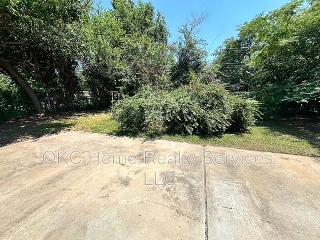 Building Photo - 804 E Steed Dr