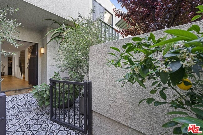 Building Photo - 2237 Century Hill