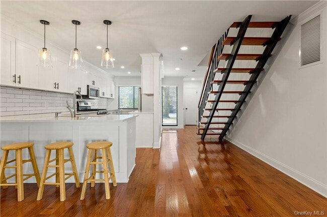 Building Photo - 50 Pondview Rd