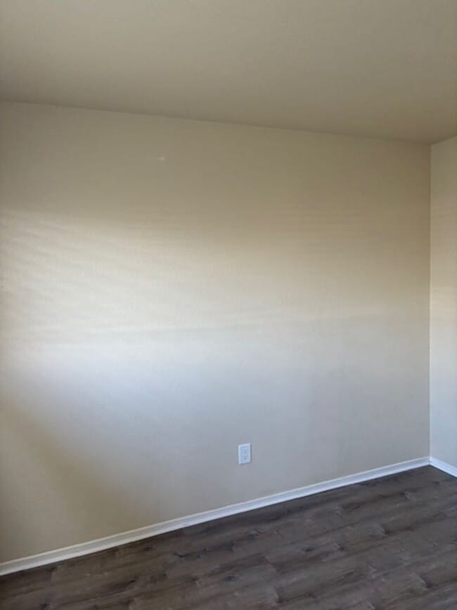 Building Photo - Single story, 3 bed 1.5 bath home.