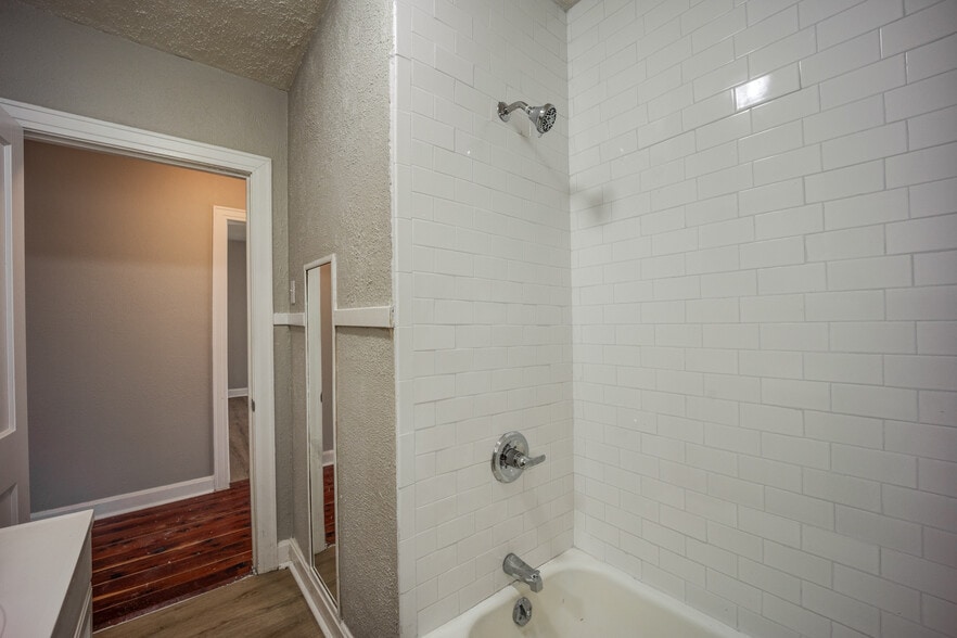 Building Photo - 1301 N 41st St