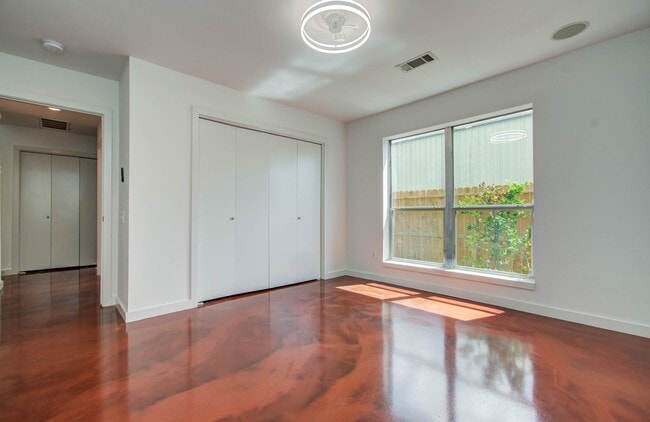Building Photo - 3210 Yellowstone Park Dr