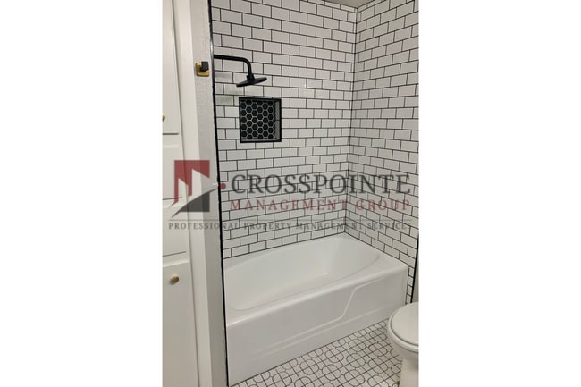 Building Photo - Recently remodeled South Tyler Home with Mother in Law Suite