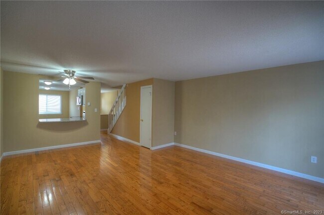 Building Photo - 528 Shennecossett Rd