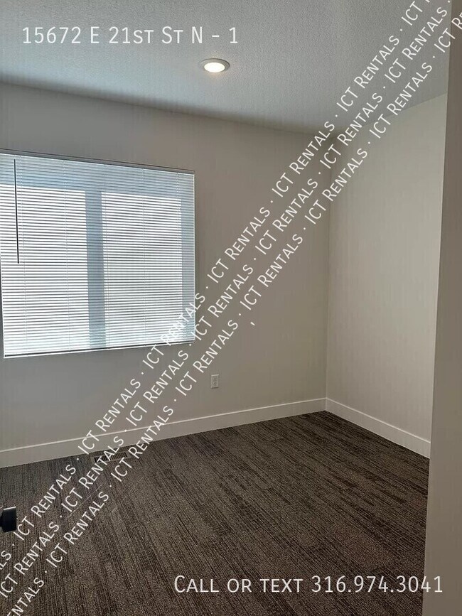 Building Photo - 15672 E 21st St N