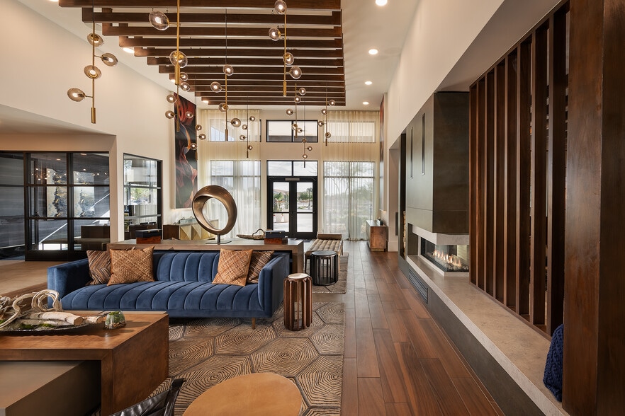 Primary Photo - Sentio