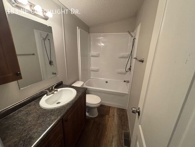 Building Photo - 183 Coachlight Dr