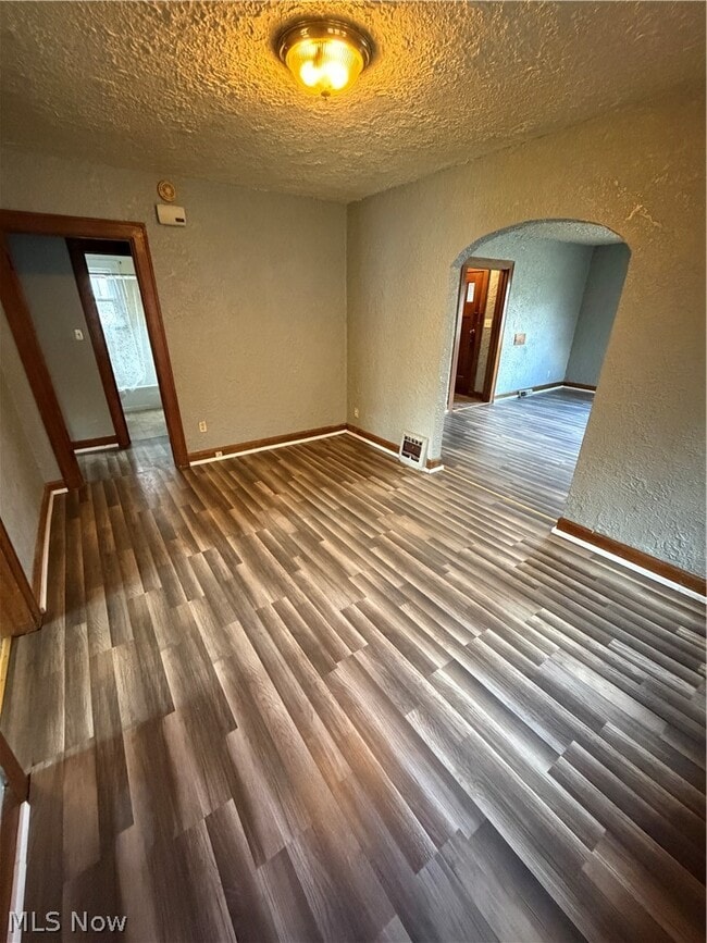 Building Photo - 119 Upland Ave