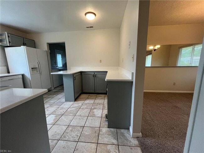 Building Photo - 3905 Brentwood Crescent