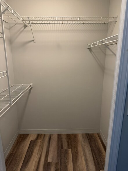 Building Photo - 1074 Peachtree Walk NE