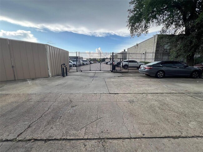 Building Photo - 6606 De Moss Dr