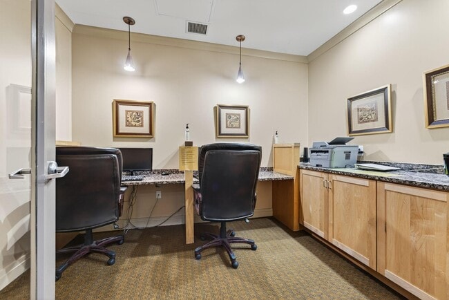 Building Photo - 2220 Fairfax Dr