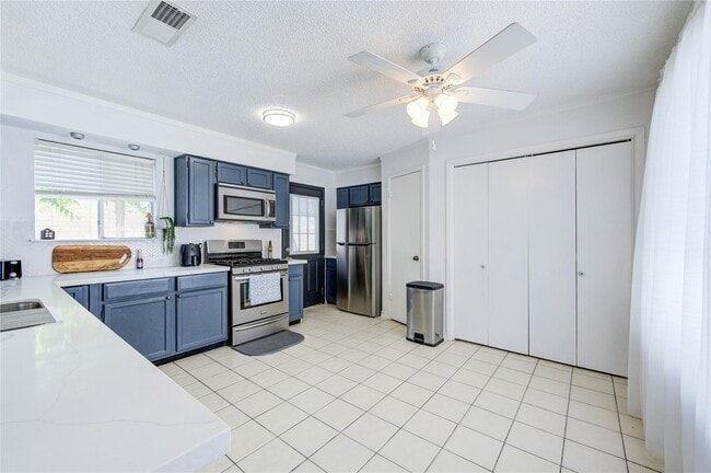 Building Photo - 3927 Summit Valley Dr