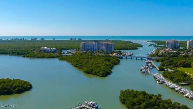 Building Photo - 425 Cove Tower Dr