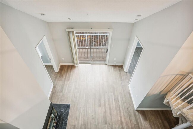 Building Photo - Great 3+2+ Loft in Germantown!