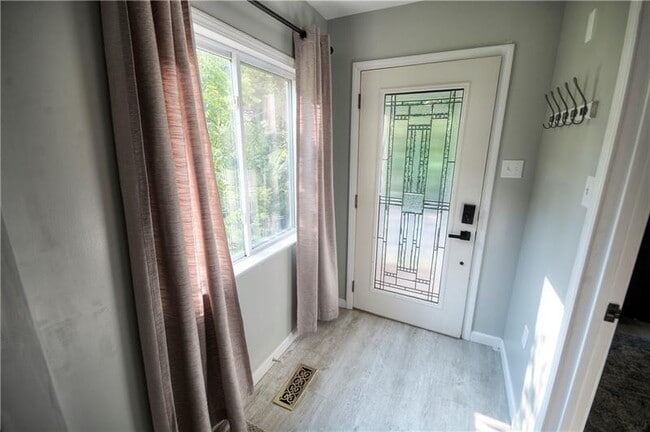 Building Photo - 522 Suffolk St