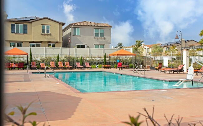 Building Photo - Large Corner-End Townhouse in Oceanside!