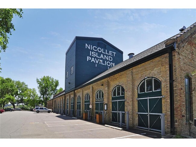 Building Photo - 660 N 2nd St