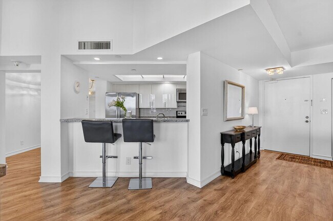 Building Photo - 120 SE 5th Ave