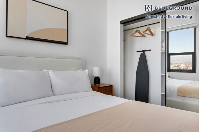 Building Photo - 3345 Wilshire Blvd