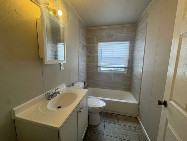 Building Photo - 4018 Tyler St