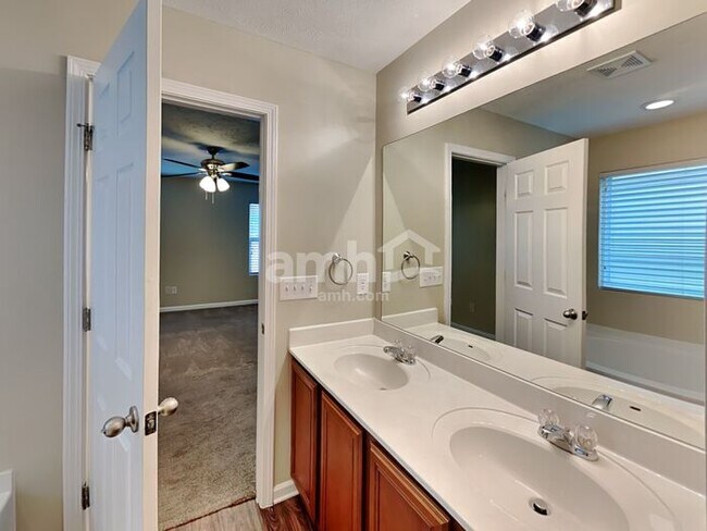 Building Photo - 3524 Boxelder Wy