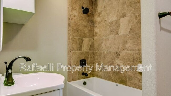 Building Photo - 2 Fernwood Dr