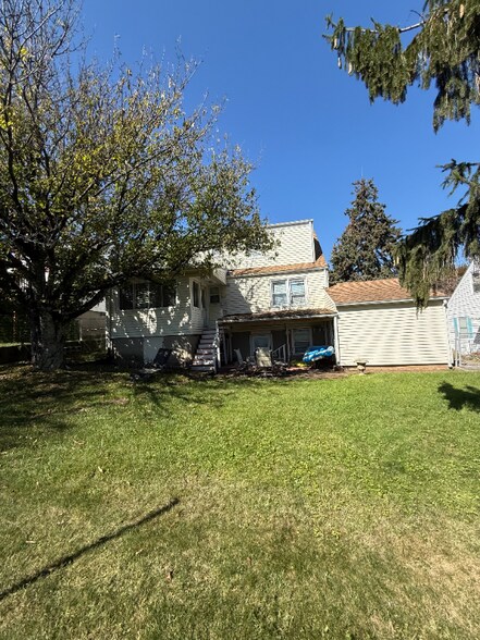 Building Photo - 415 Clark St