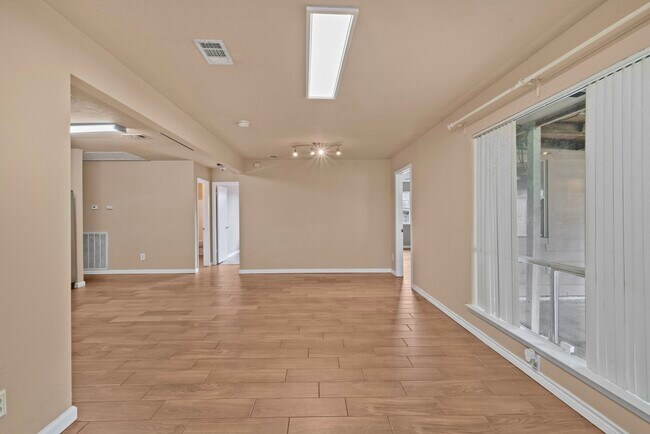 Building Photo - 16719 Sky Blue Ln