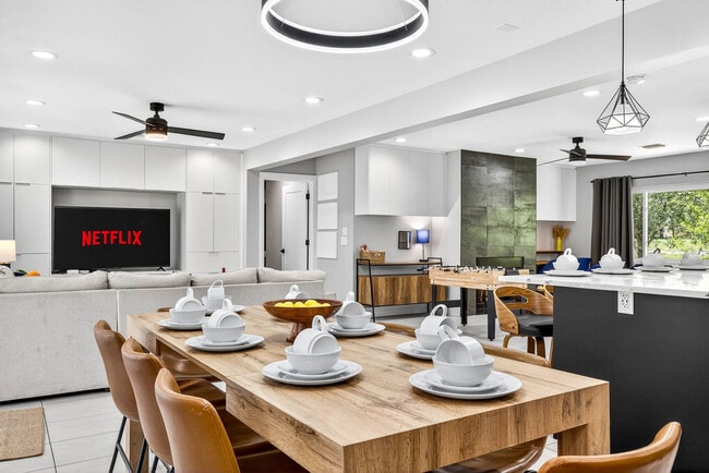 Building Photo - 318 S Burlingame Ave