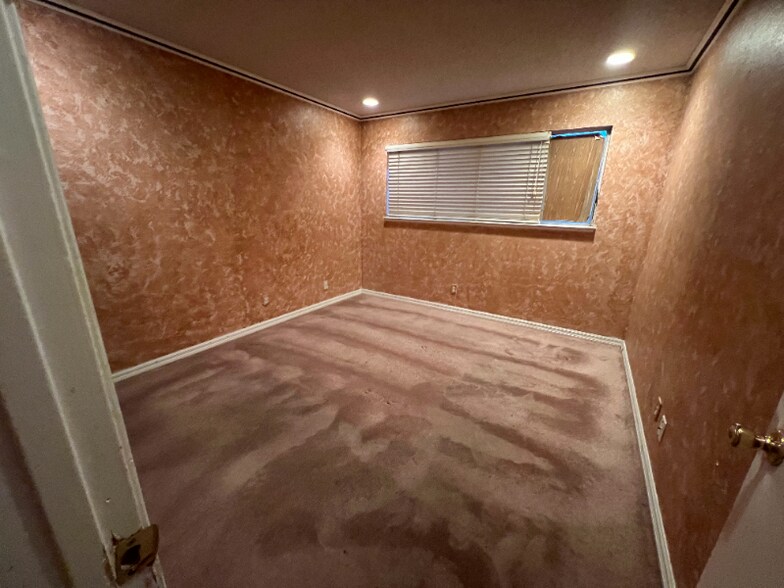 Building Photo - 5578 Spinnaker Dr