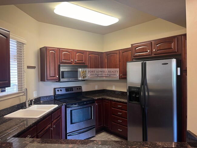 Primary Photo - Unfurnished 3 bed 2 bath with washer/dryer