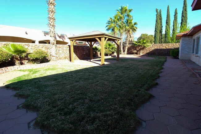 Building Photo - 2081 Paseo Del Prado Dr