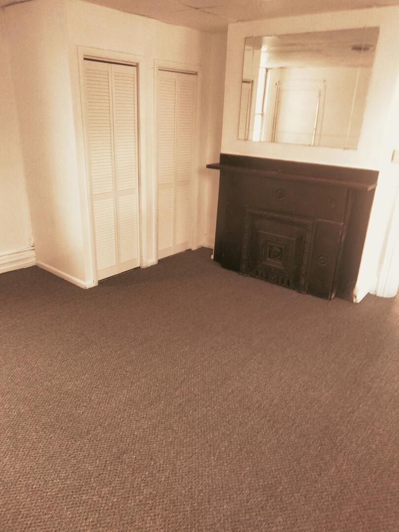 Building Photo - 300 E 12th Ave