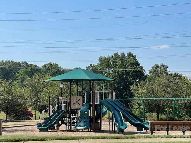 Building Photo - 10345 Falling Leaf Dr NW