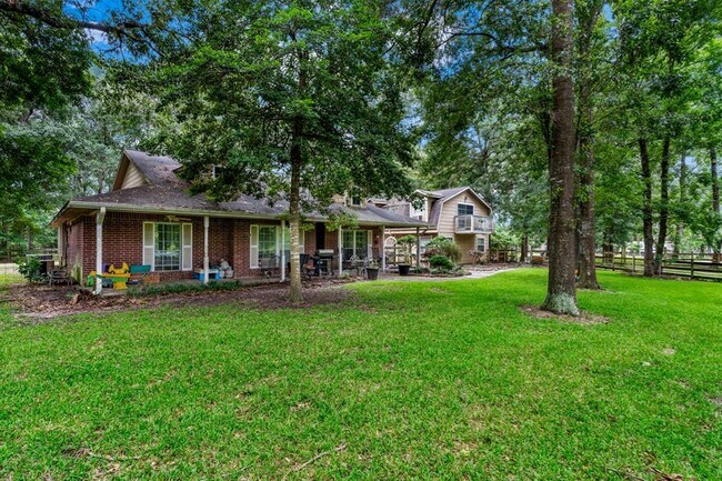 Building Photo - 900 Springwood Dr