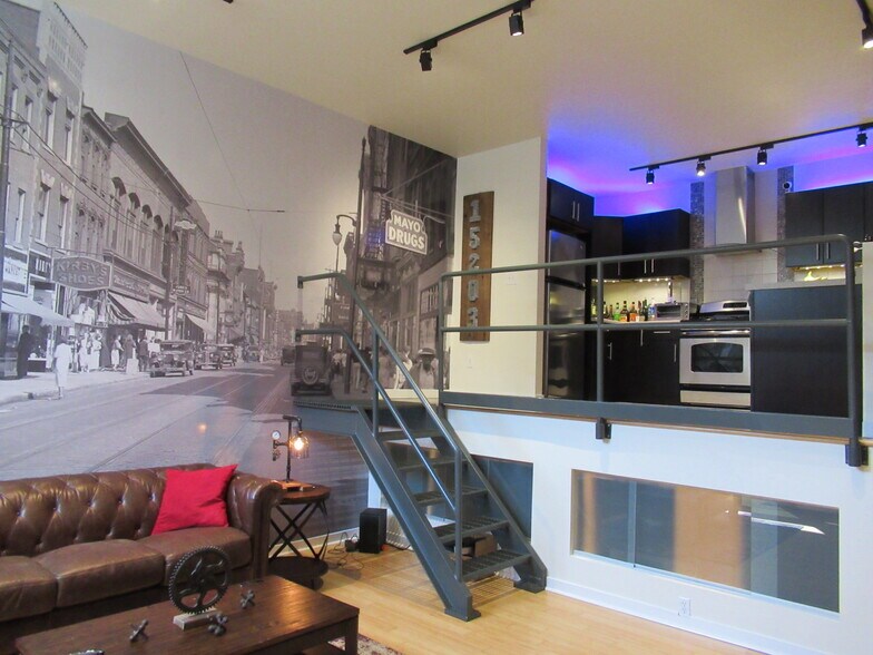 Building Photo - 2105 Sarah St