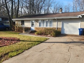 Building Photo - 2545 Southwood Dr