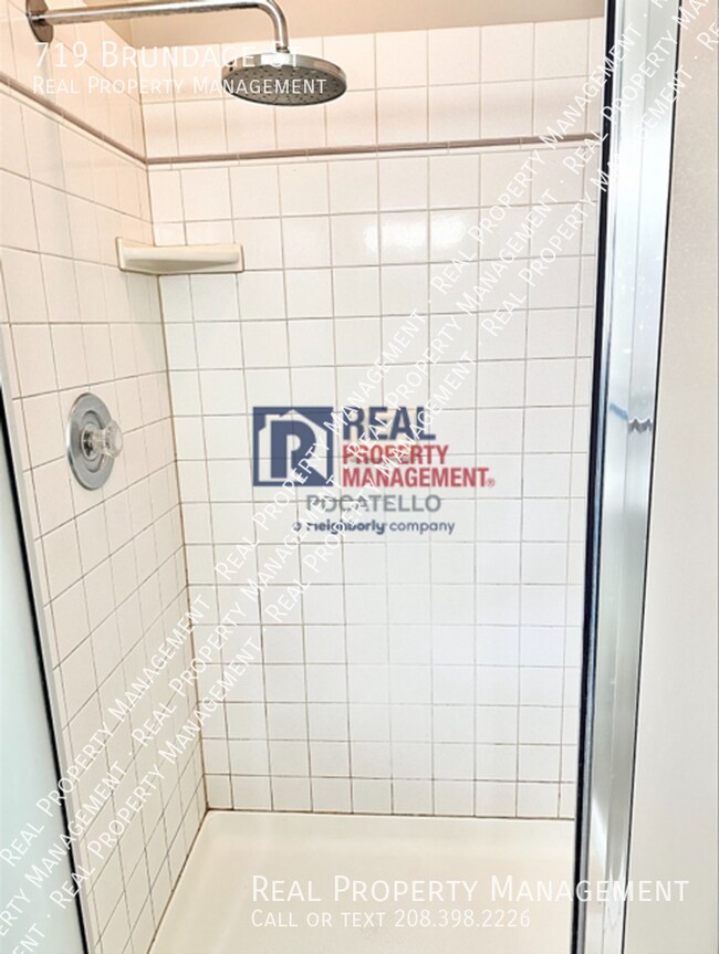 Building Photo - 719 Brundage St