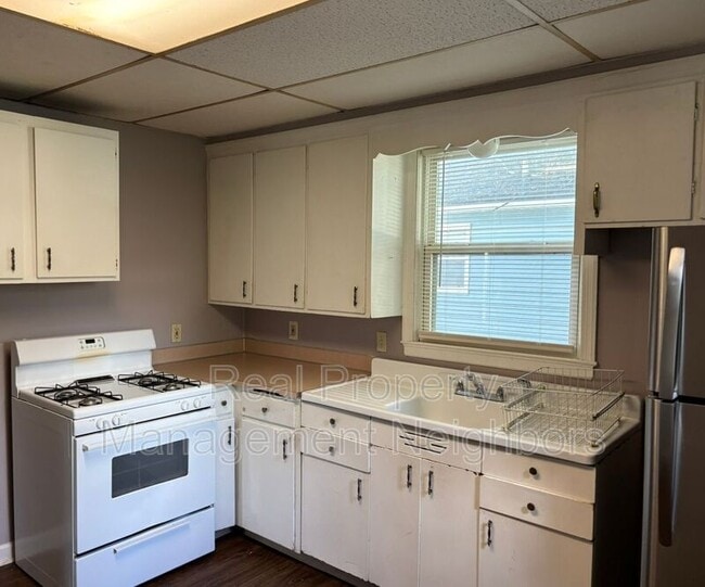 Building Photo - 2257 Berwyn Ave SW