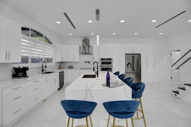 Building Photo - 3824 SW 49th Pl