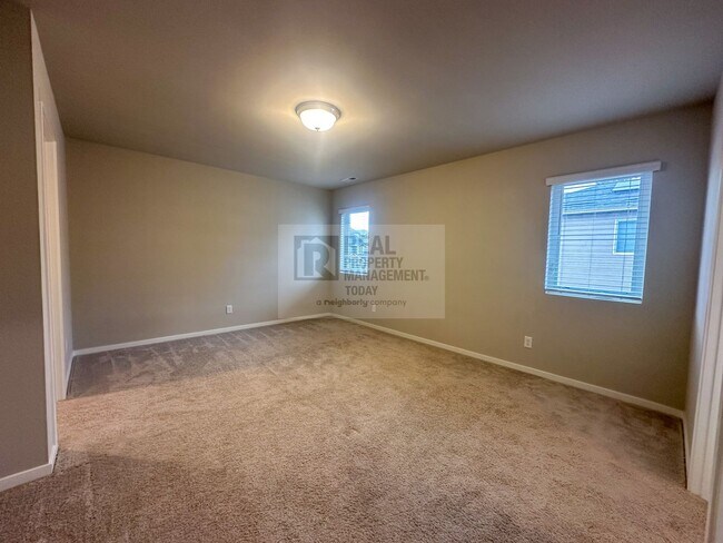 Building Photo - 3 Bedroom Home in Desirable Lipoma Firs Community – Puyallup