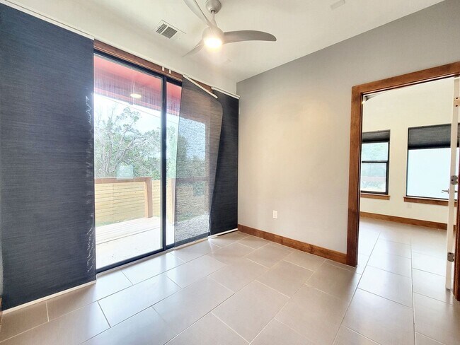 Building Photo - 325 Southwind Rd