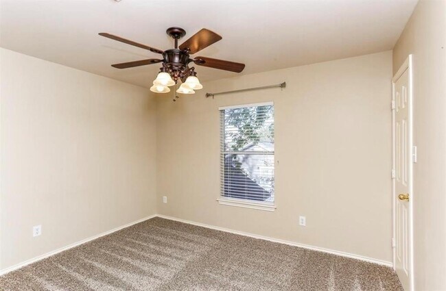 Building Photo - 730 Redwing Pl Dr