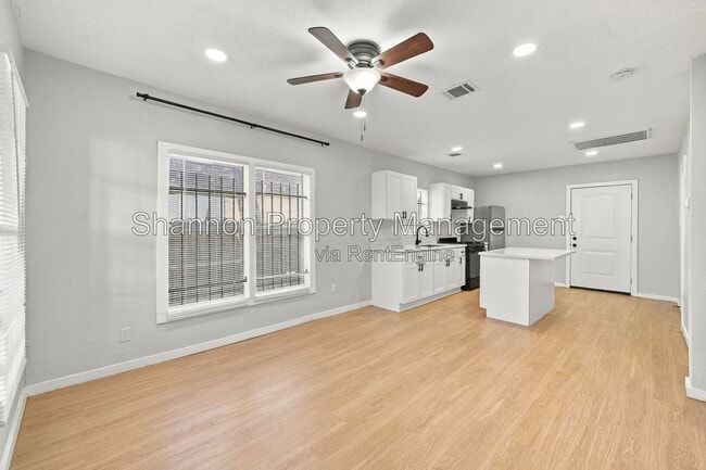 Building Photo - 2903 Burkett St.